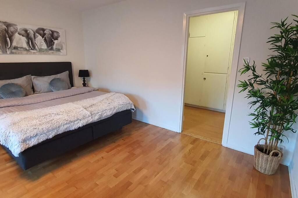 Apartment With Garden Near Metro! Estocolmo Exterior foto