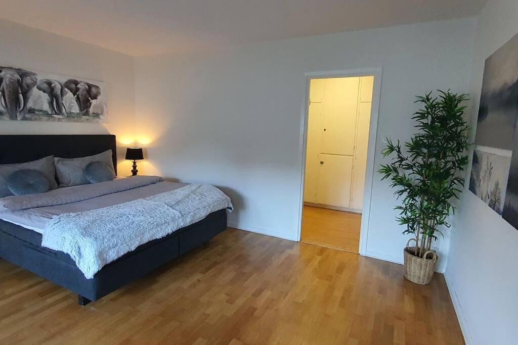 Apartment With Garden Near Metro! Estocolmo Exterior foto