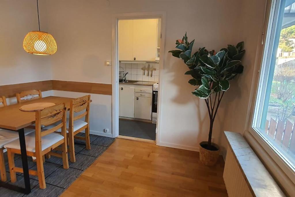 Apartment With Garden Near Metro! Estocolmo Exterior foto